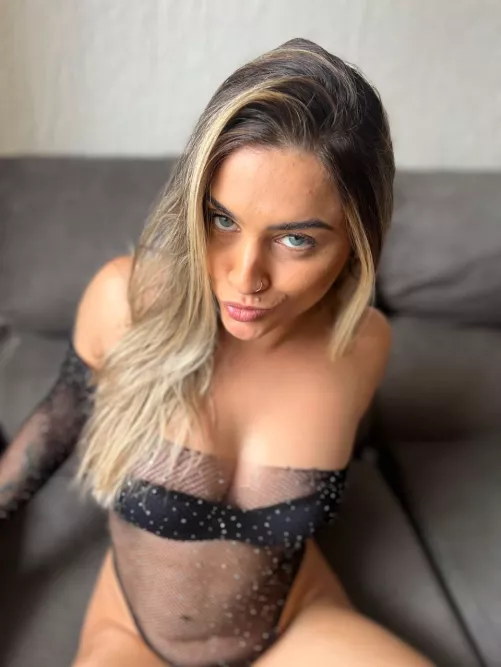 Feeling good and living my vibe by Debkin_