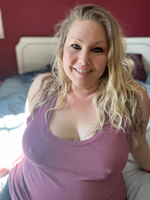 Feeling perky by AuroraKinsleigh