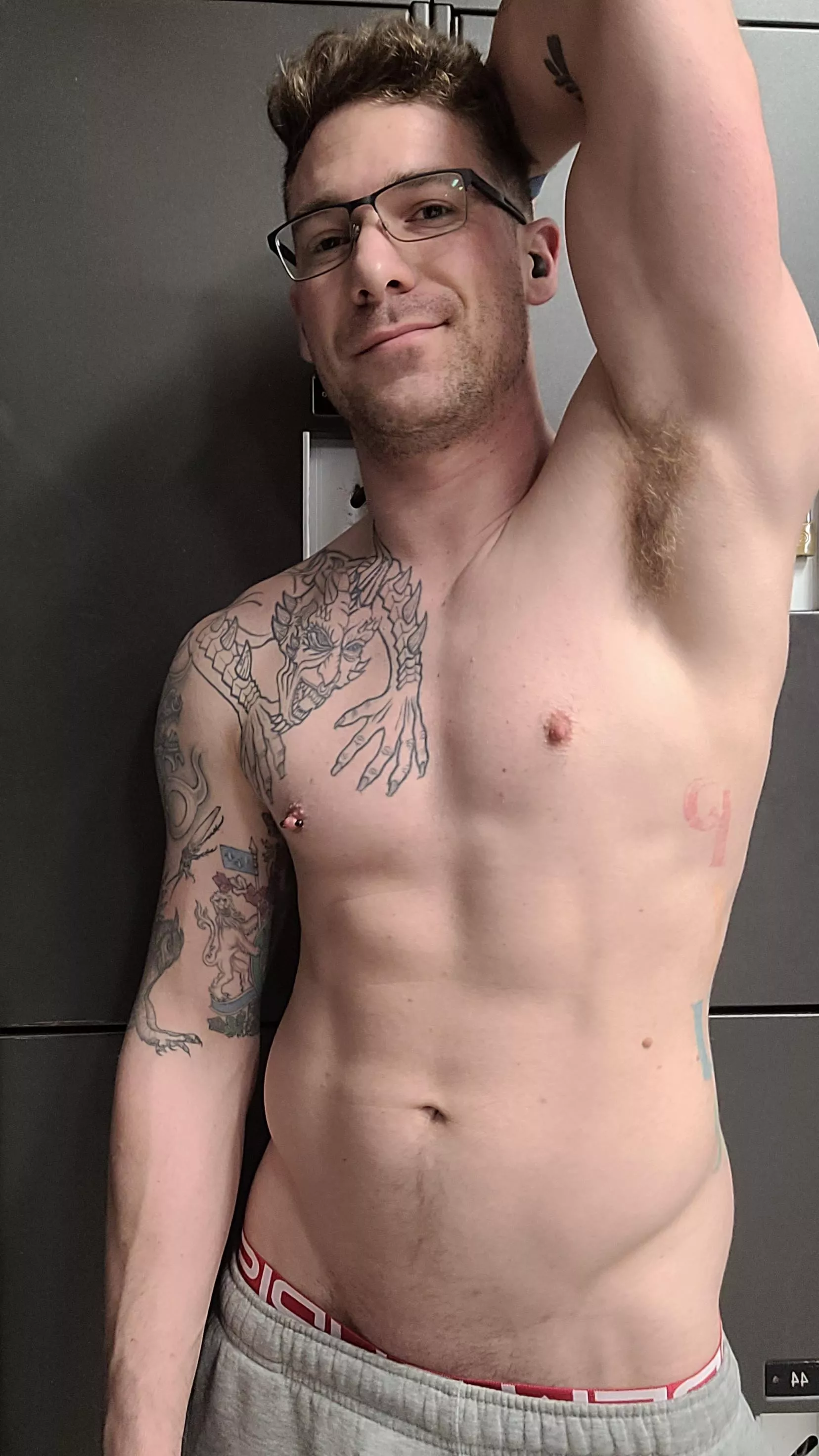 Fresh out of a morning workout. Sweaty pits with a pump posted by Switch6Tim
