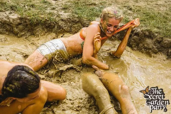 He wanted to get them naked. got much more than he bargained for when the crowd cheered as his small Willy flopped around 🙈 posted by boredhornystoner