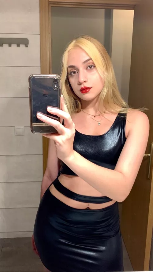 I might need a hand taking this off by imzoegrace