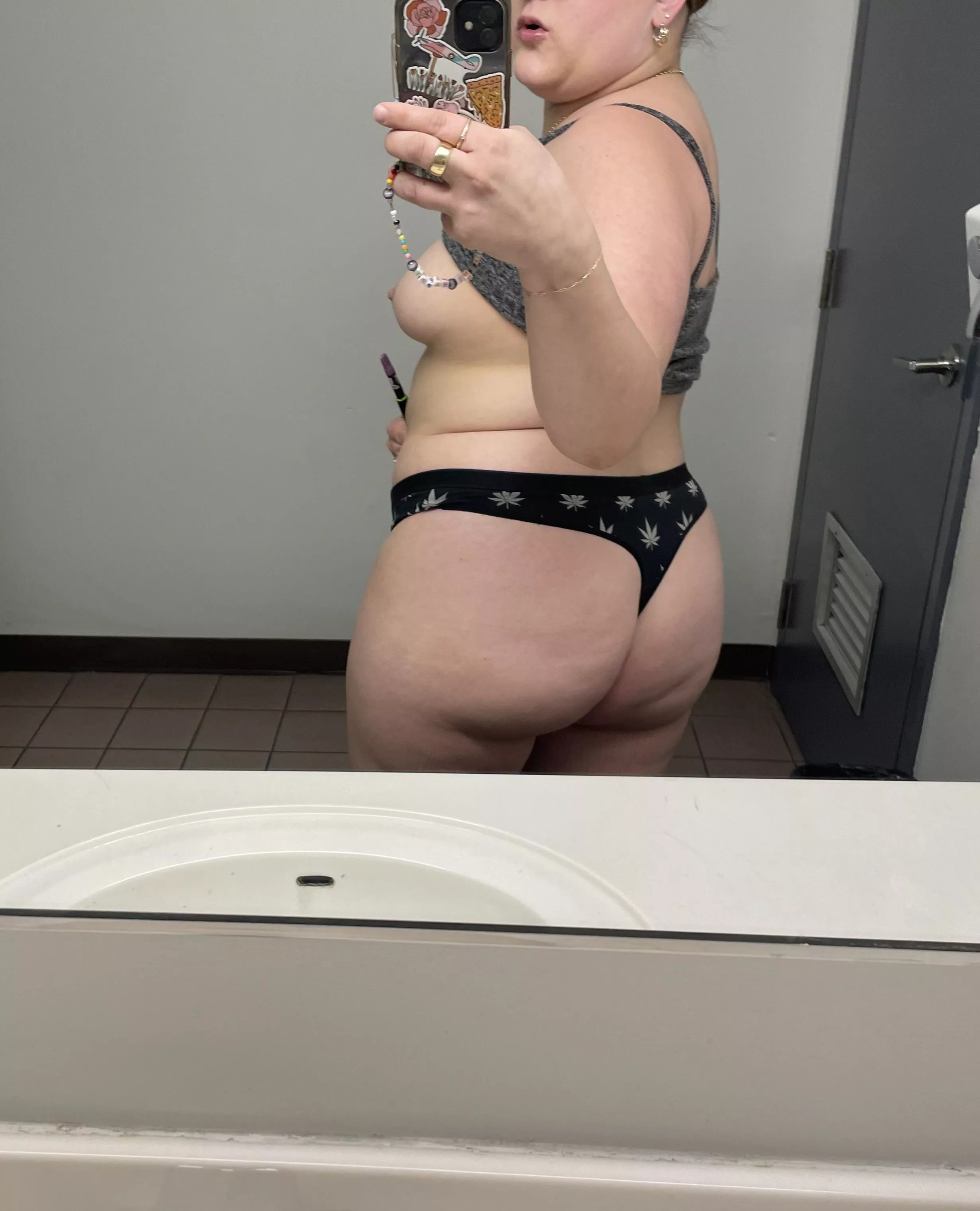 little work break (f) posted by weirdlycanadian_