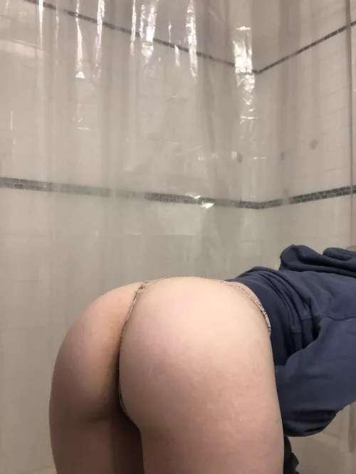 My booty needs a nice hard surprise by thebreefontaine