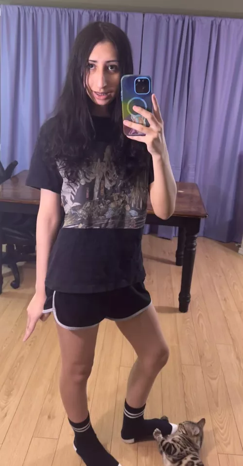 My cat tried to eat my left foot by lolapazdelmar