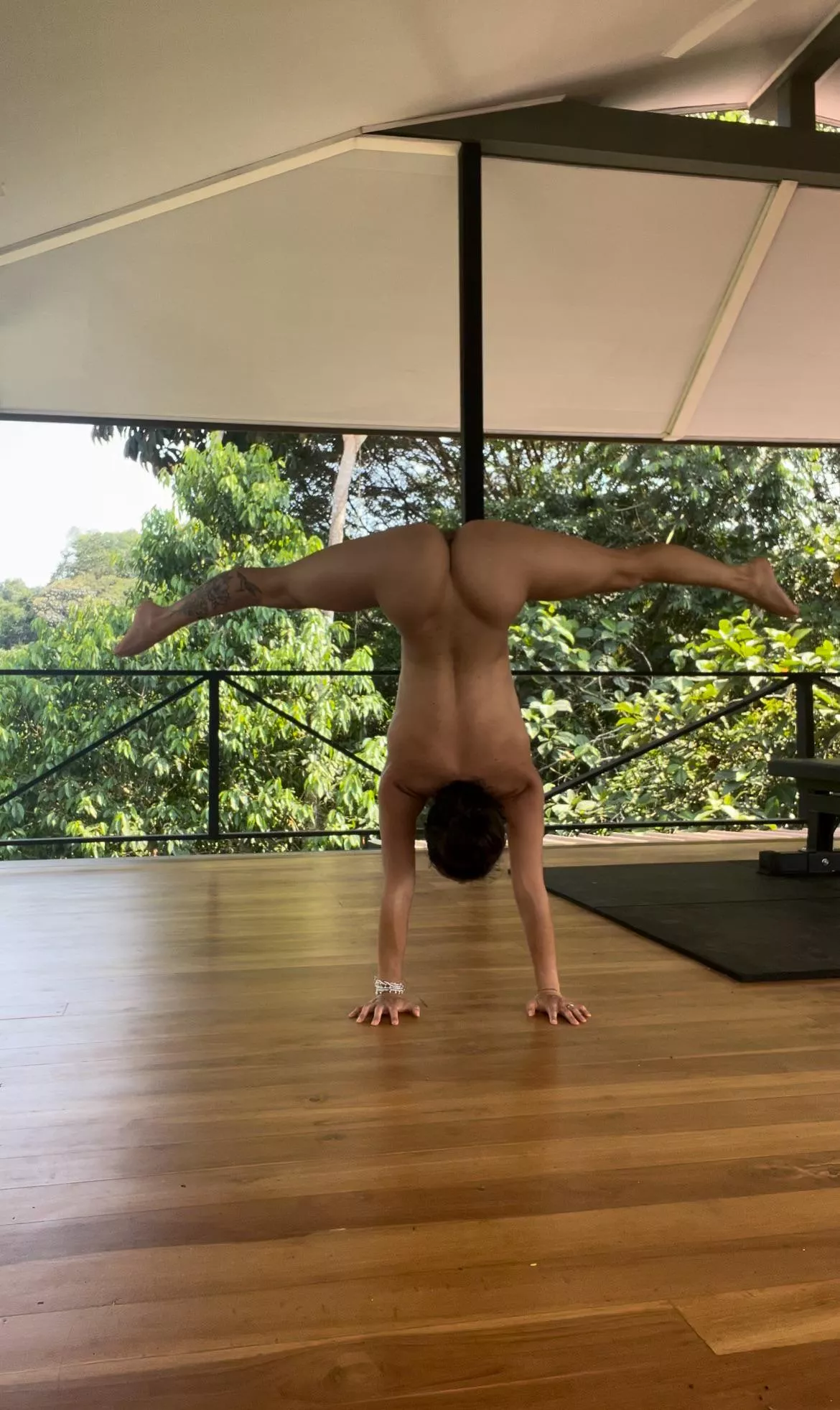 Naked Handstand posted by Bendybarista