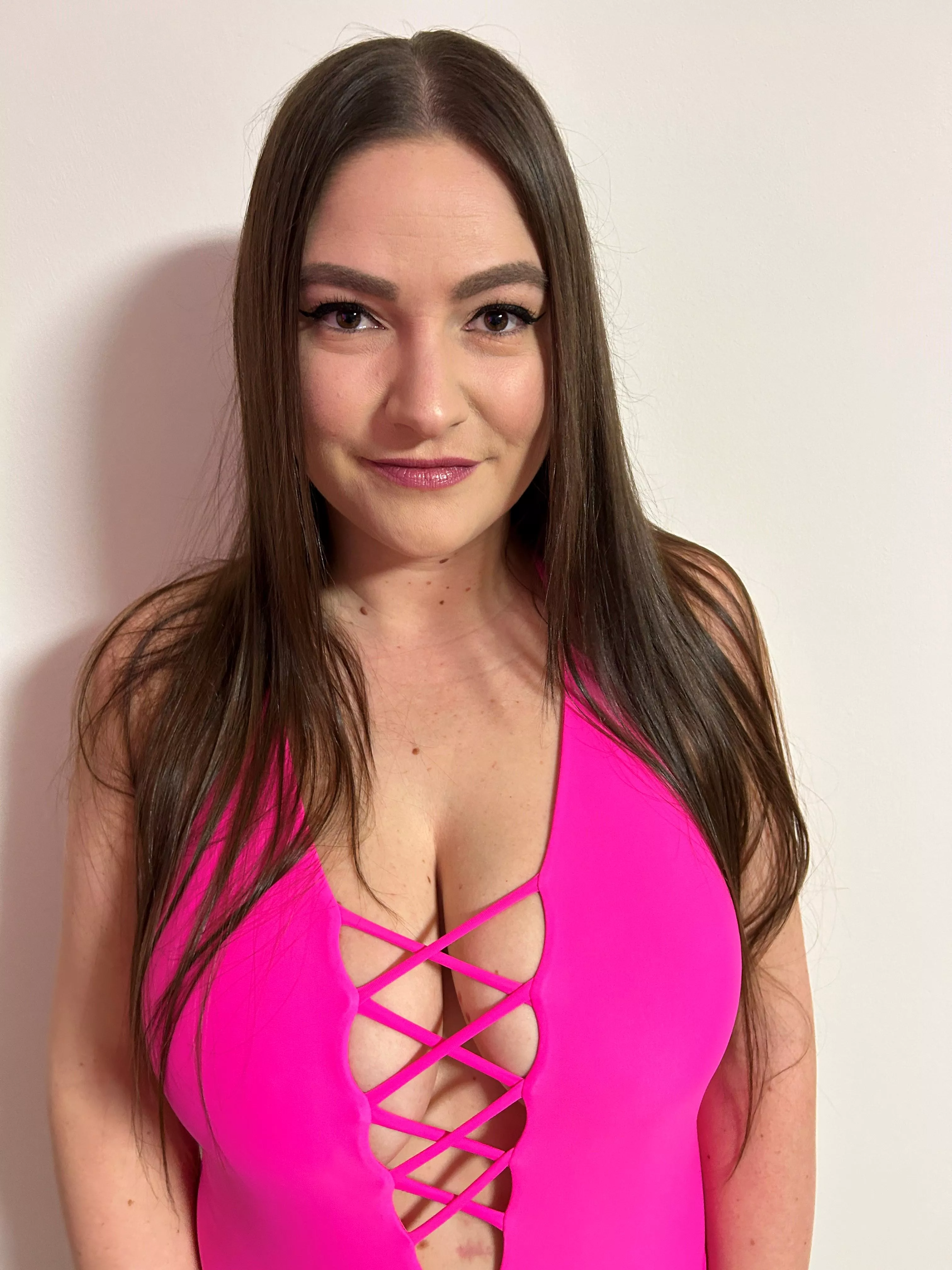 Nice bikini cleavage - imagine at the beach :-) posted by germanbombshell