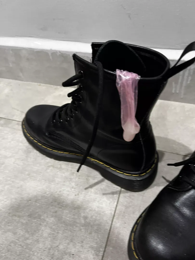 Not in that boots! by RiclTie
