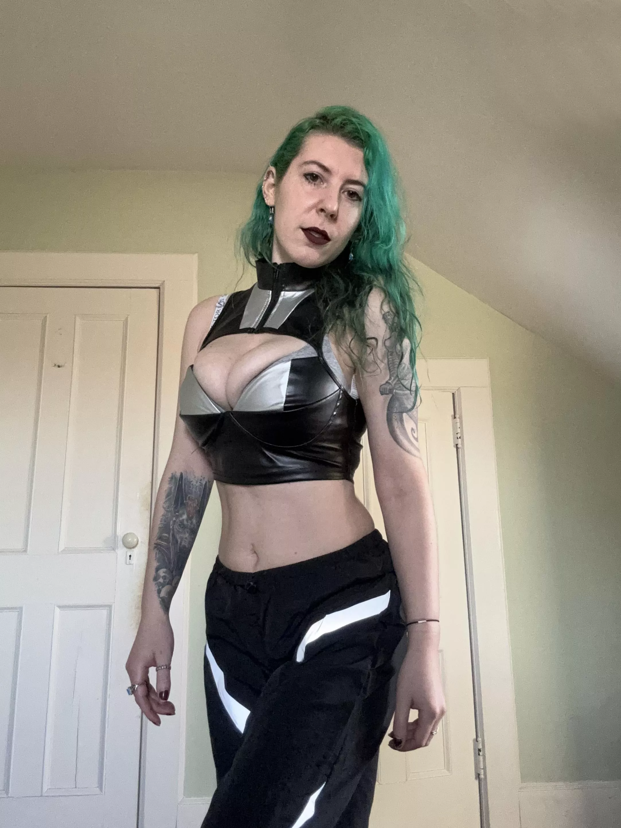 Sci Fi looking cleavage posted by sirenskiss3