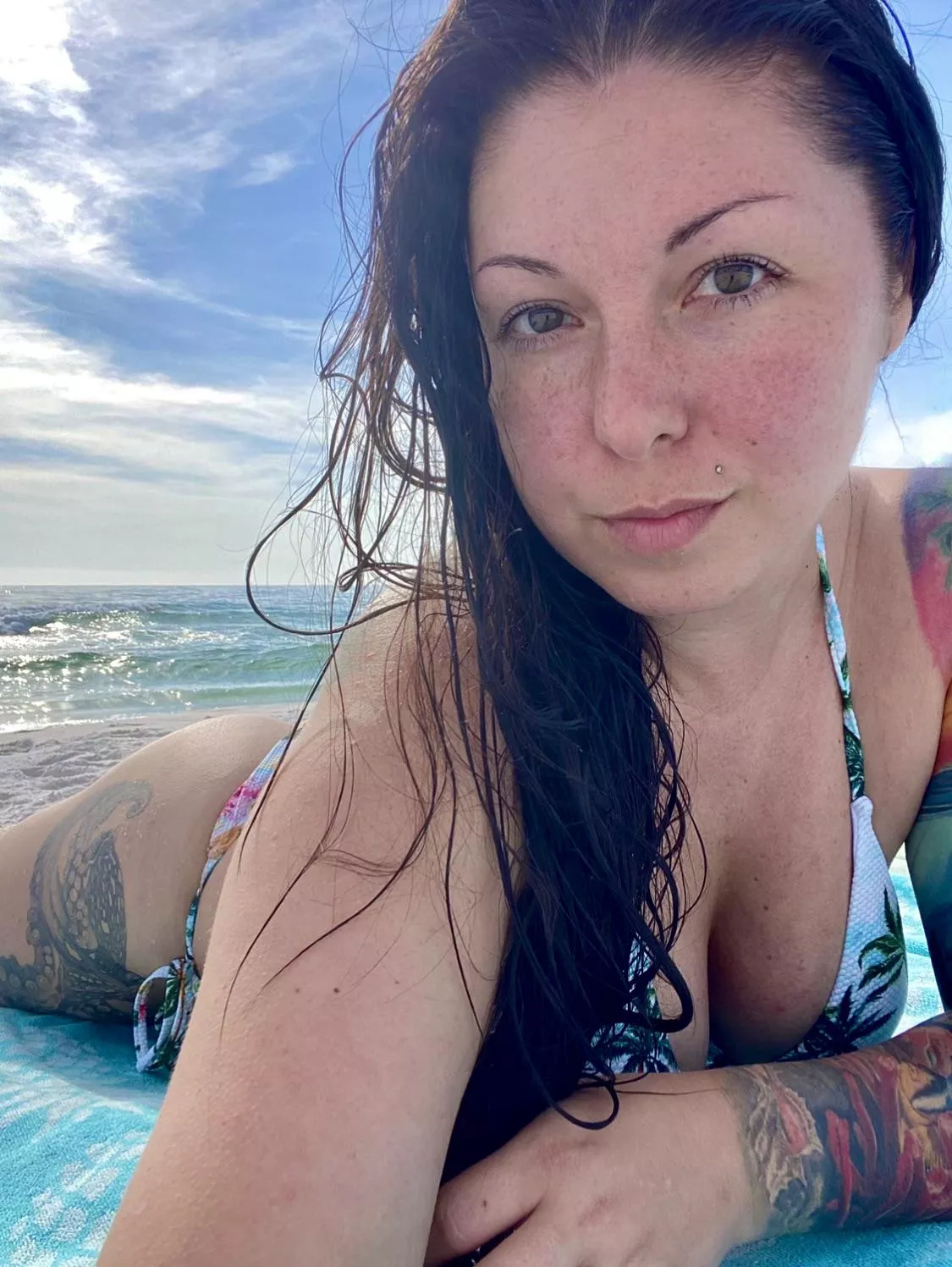 Suns out, buns out! 😘 posted by paigethemermaid26