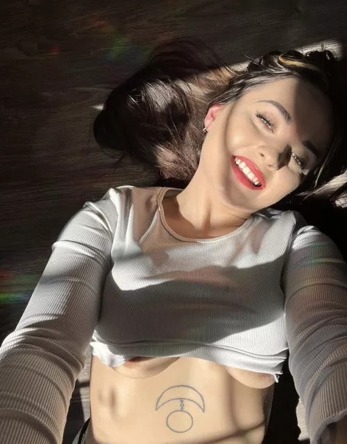 Sunshine Makes Me Happy & Horny by xXxMegYummixXX