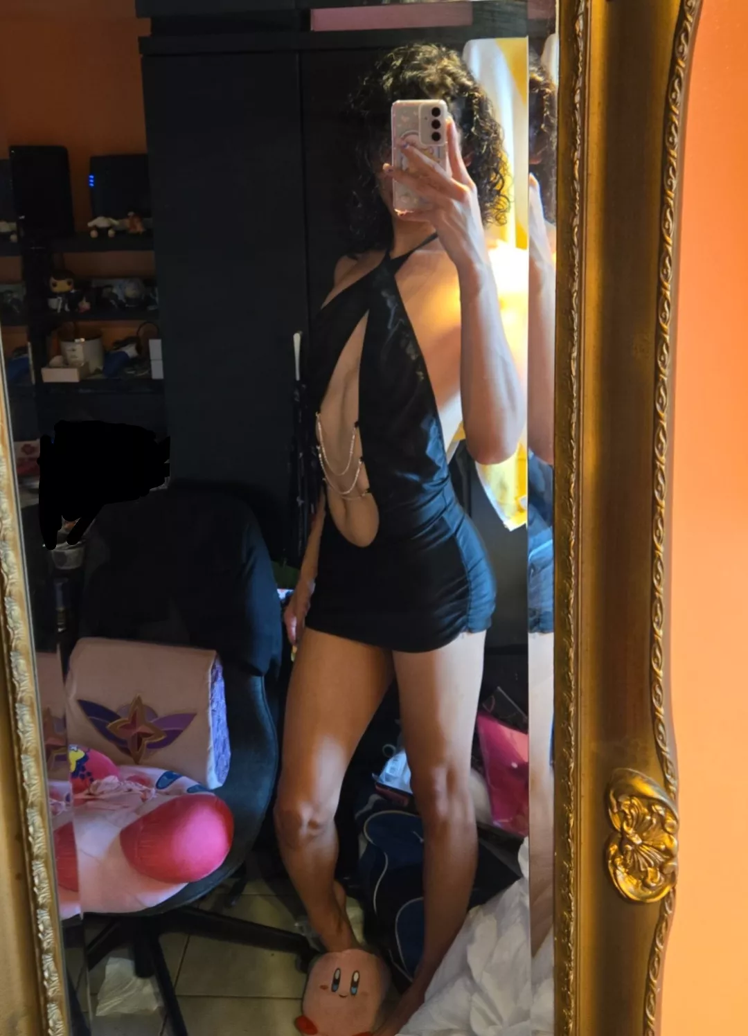 THE DRESS IS GOING KINDA CRAZY RN posted by bigbaduwu