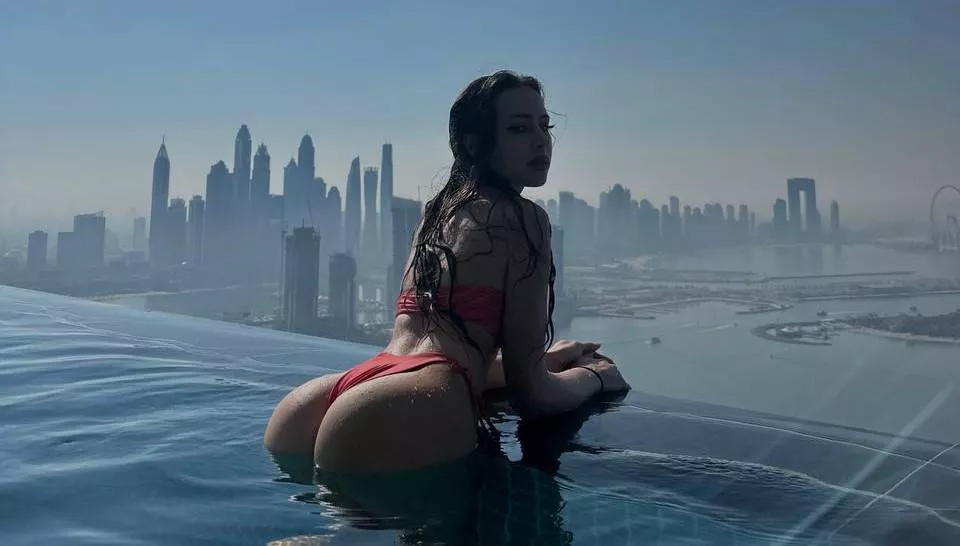 to small ass ? posted by riri_kiss