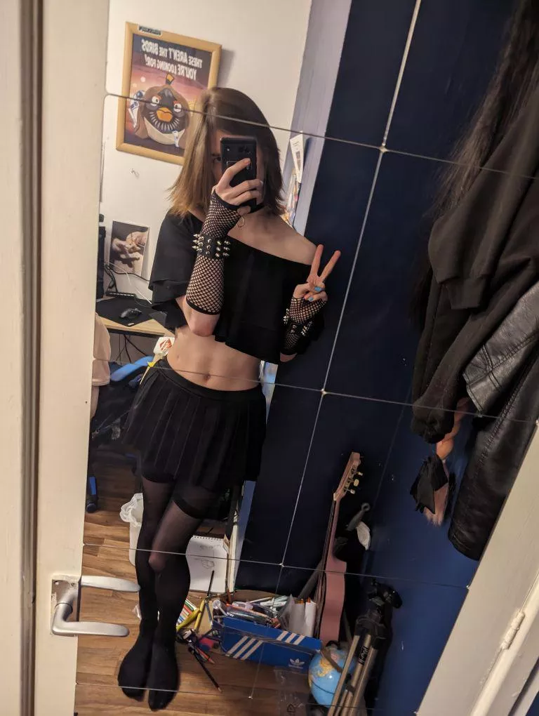 😭😭 why does Reddit squish meeee posted by 306063630