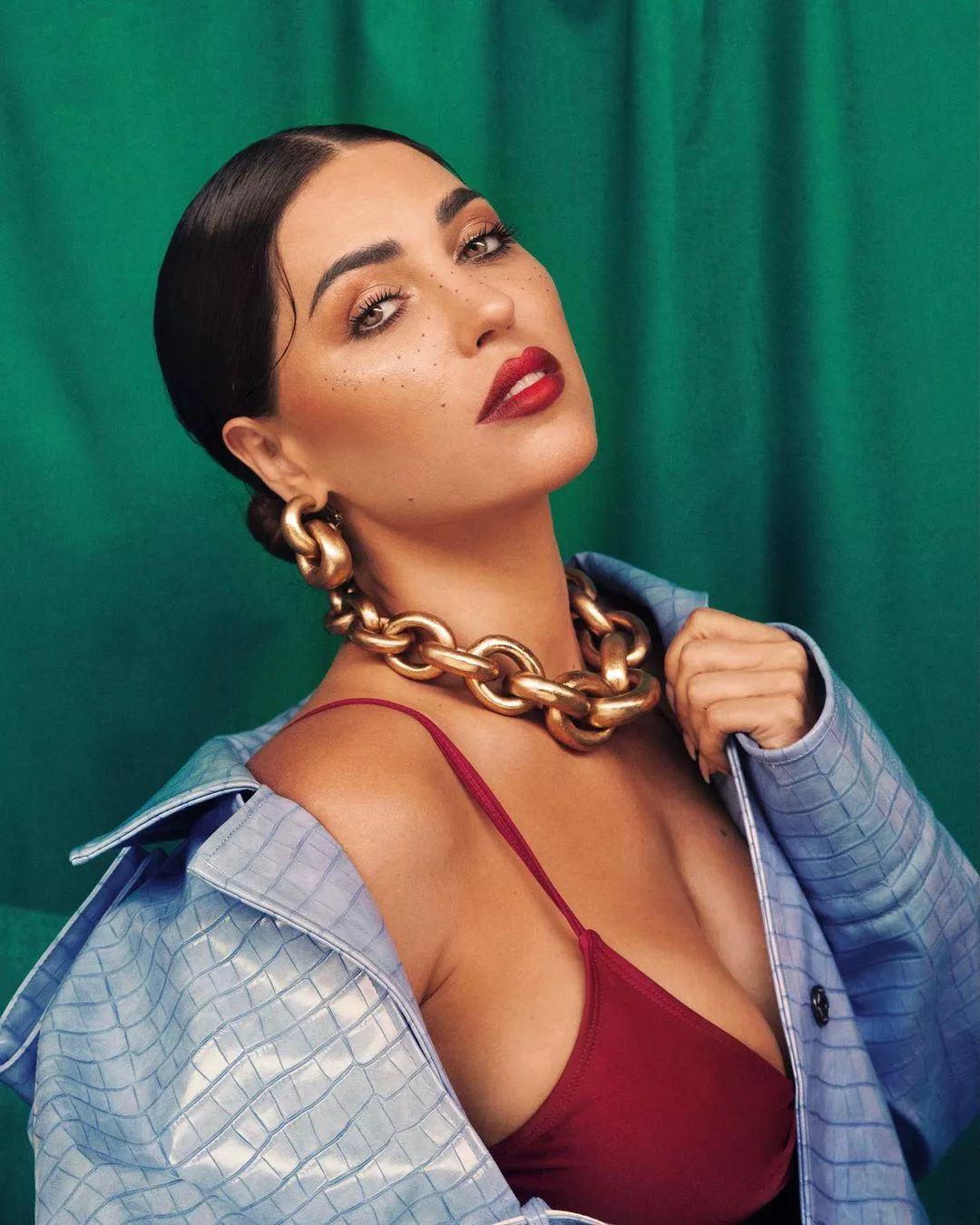 Yolanthe Cabau posted by 10uncu