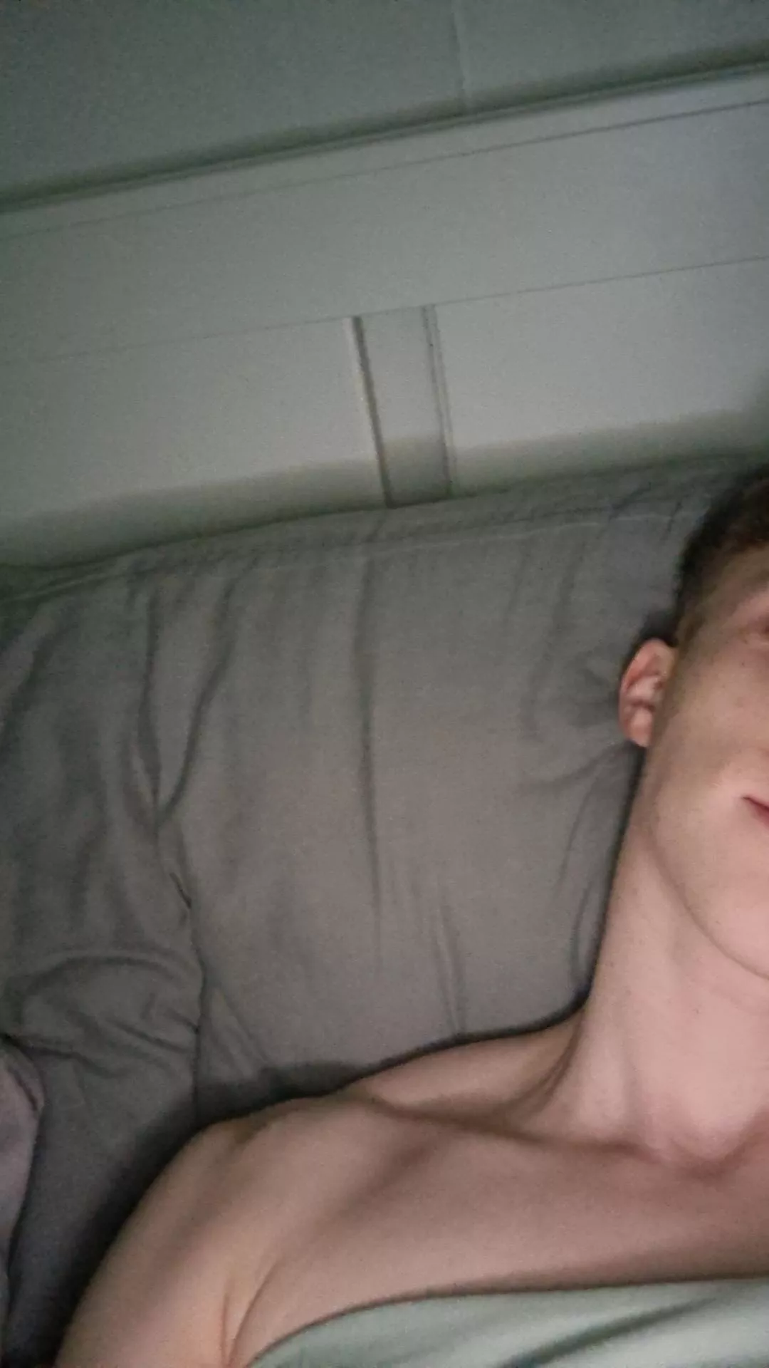 22 UK Striaght guy bored af looking for a bottom to be friends with and get to know hmu if your my age or younger  posted by FormerClimate9266