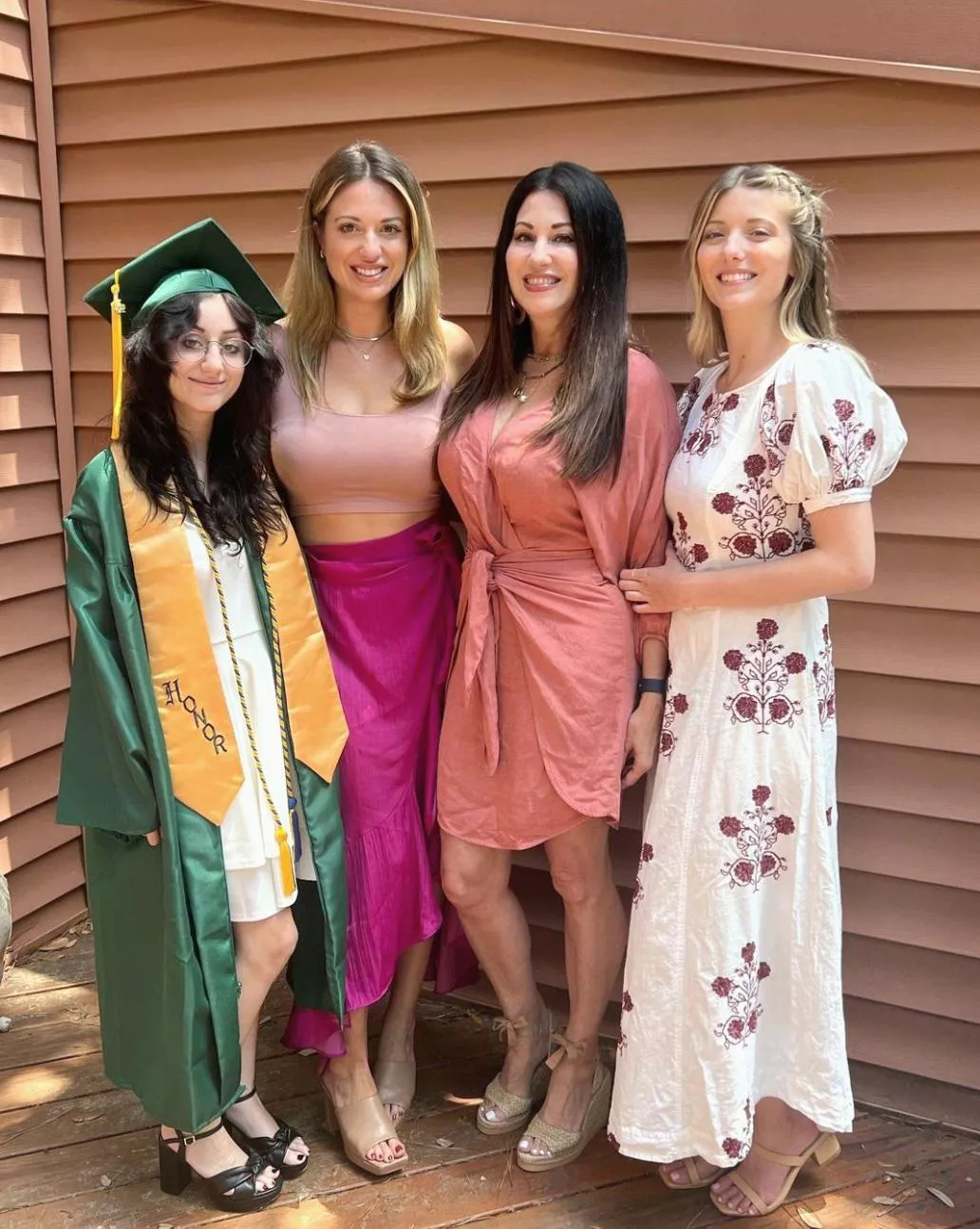 A family of hotties💯🔥 posted by TheCountDannyKoker77