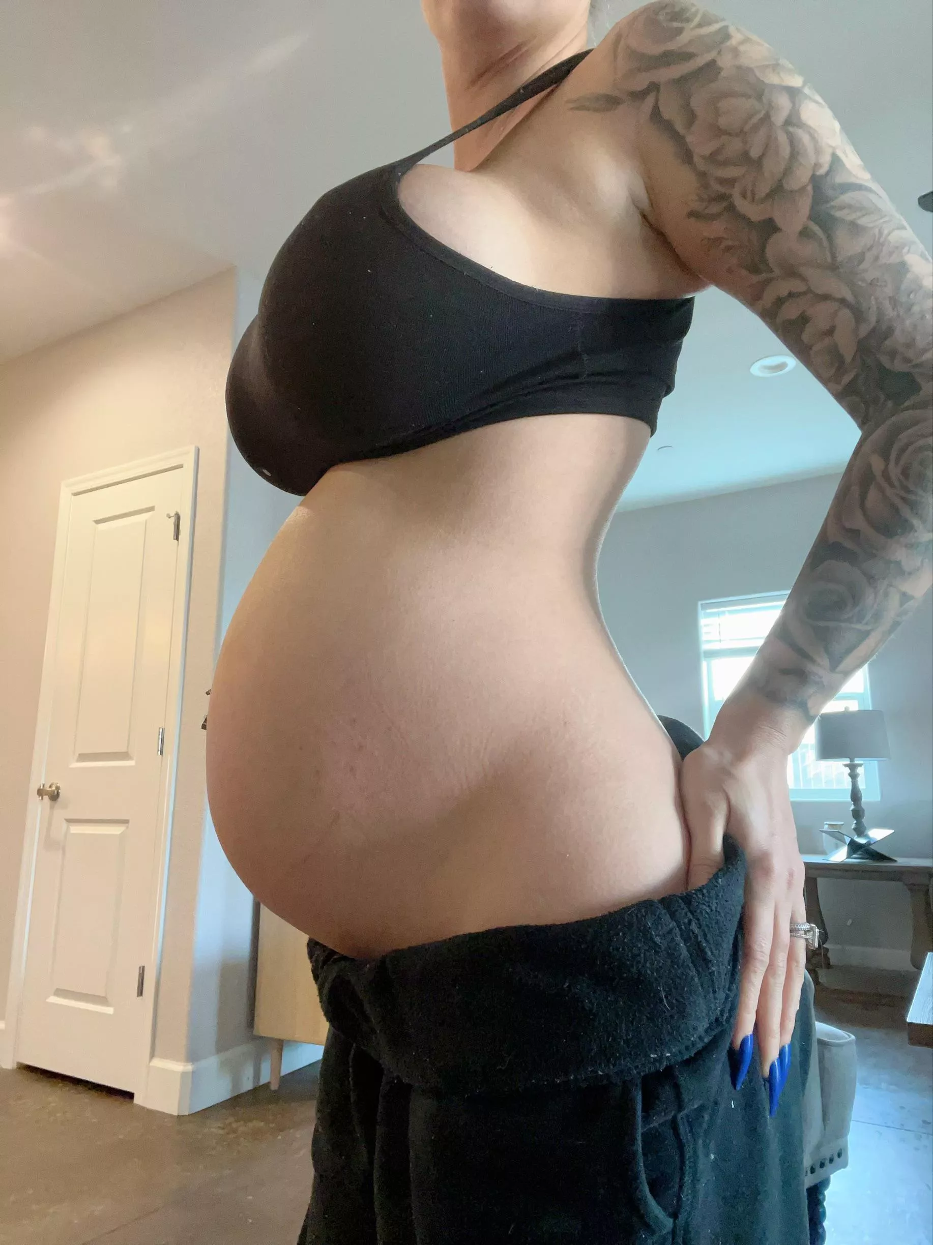 Am I still hot pregnant 😘 posted by rawrseven