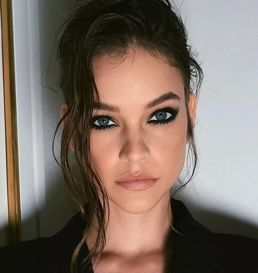 Barbara Palvin posted by qwer5r