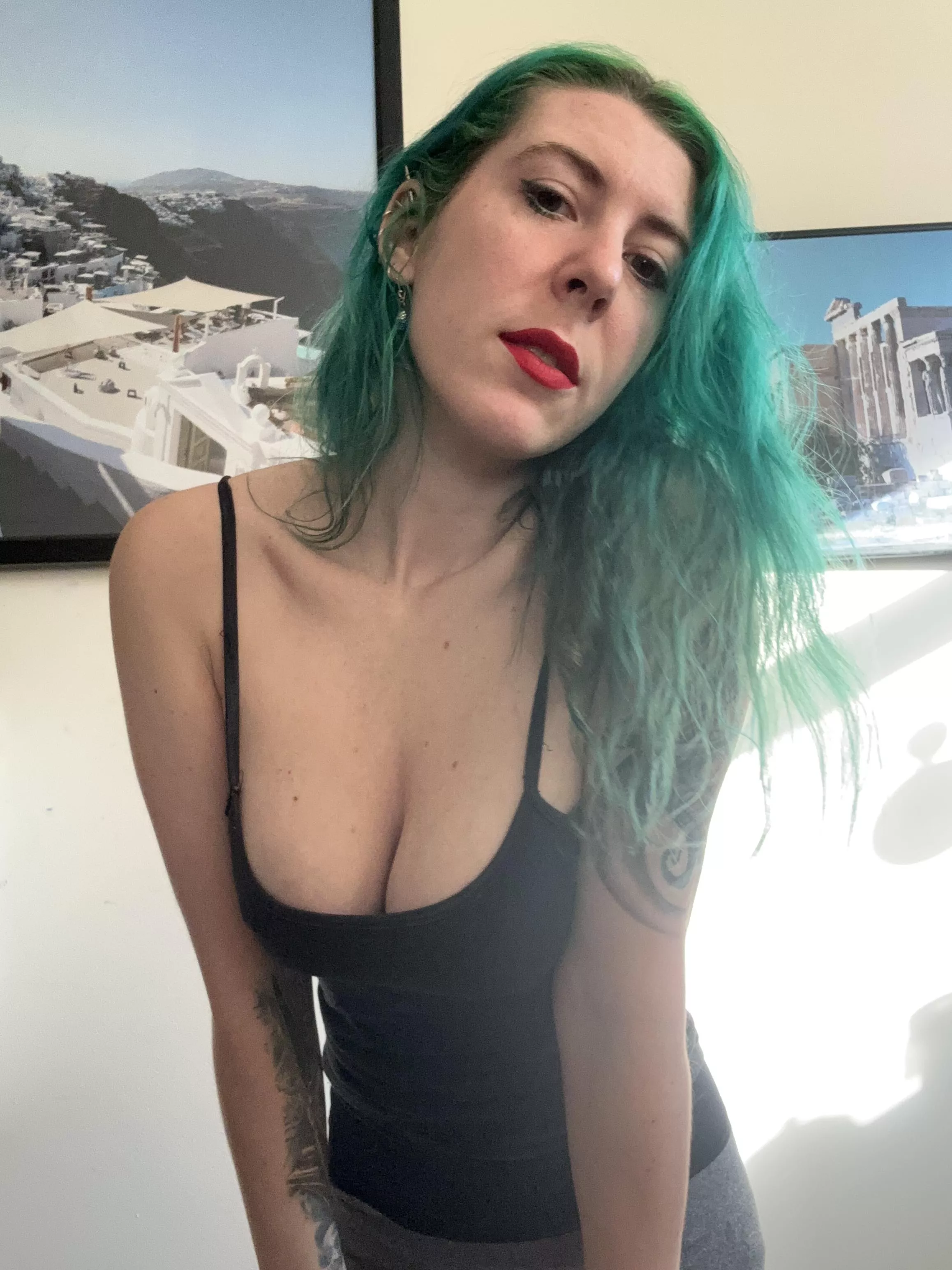 Braless baddie posted by sirenskiss3