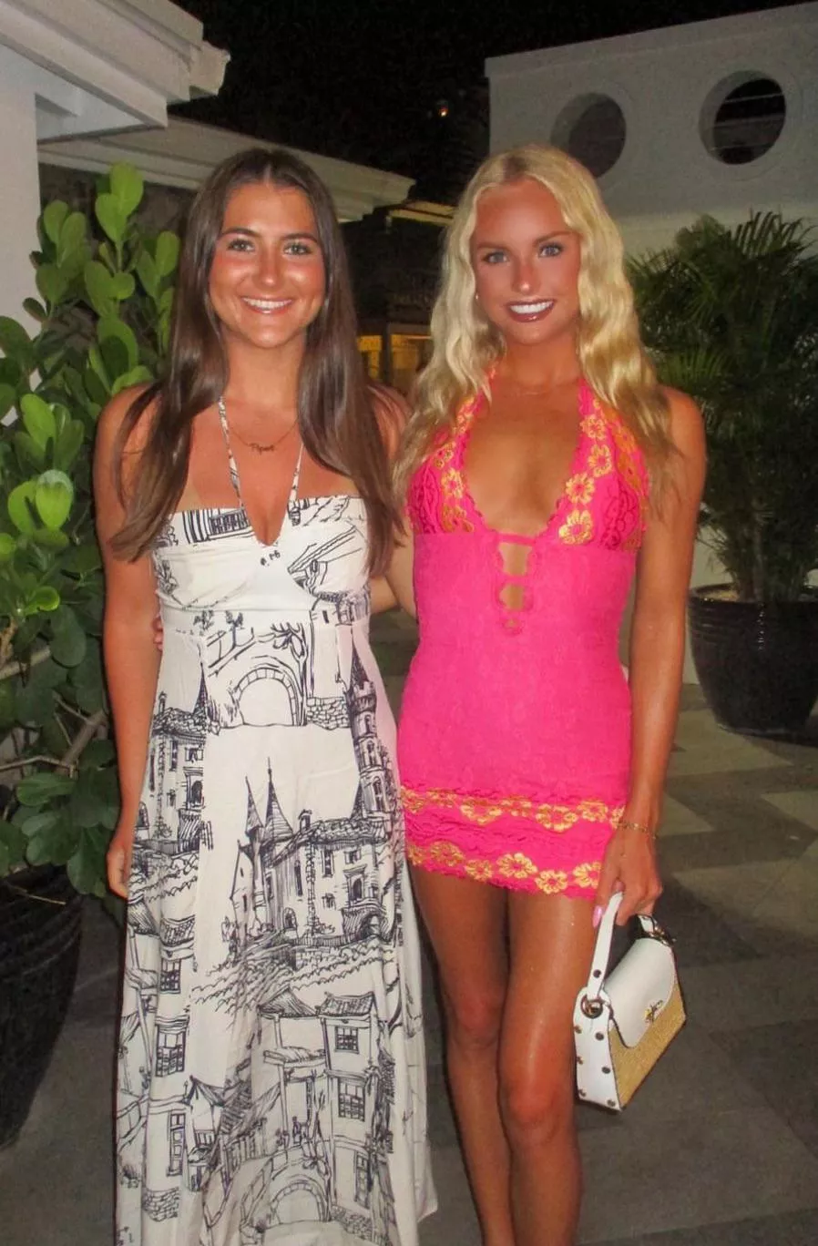 Brunette vs Blonde [2] posted by jayvarsity84