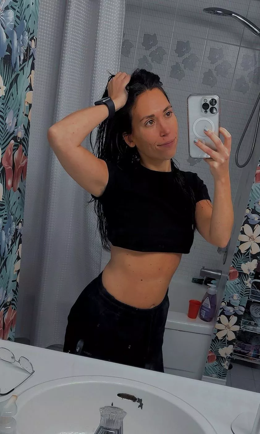 Can I still rock a crop top even though I’m F33? posted by sweetlittlepeachxo