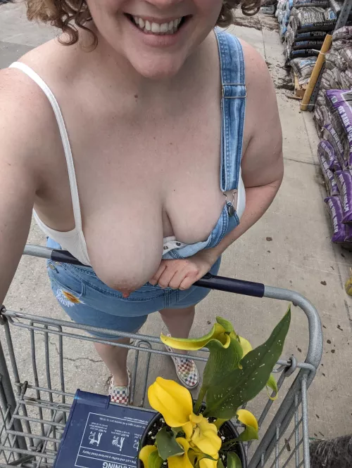 Fertilizer? I hardly know her! by MomNDadBods