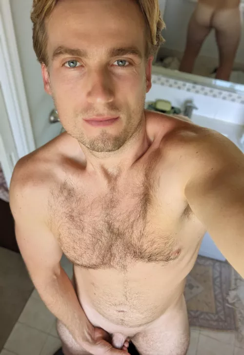 Front and back 🍑 by exhibition_daddy