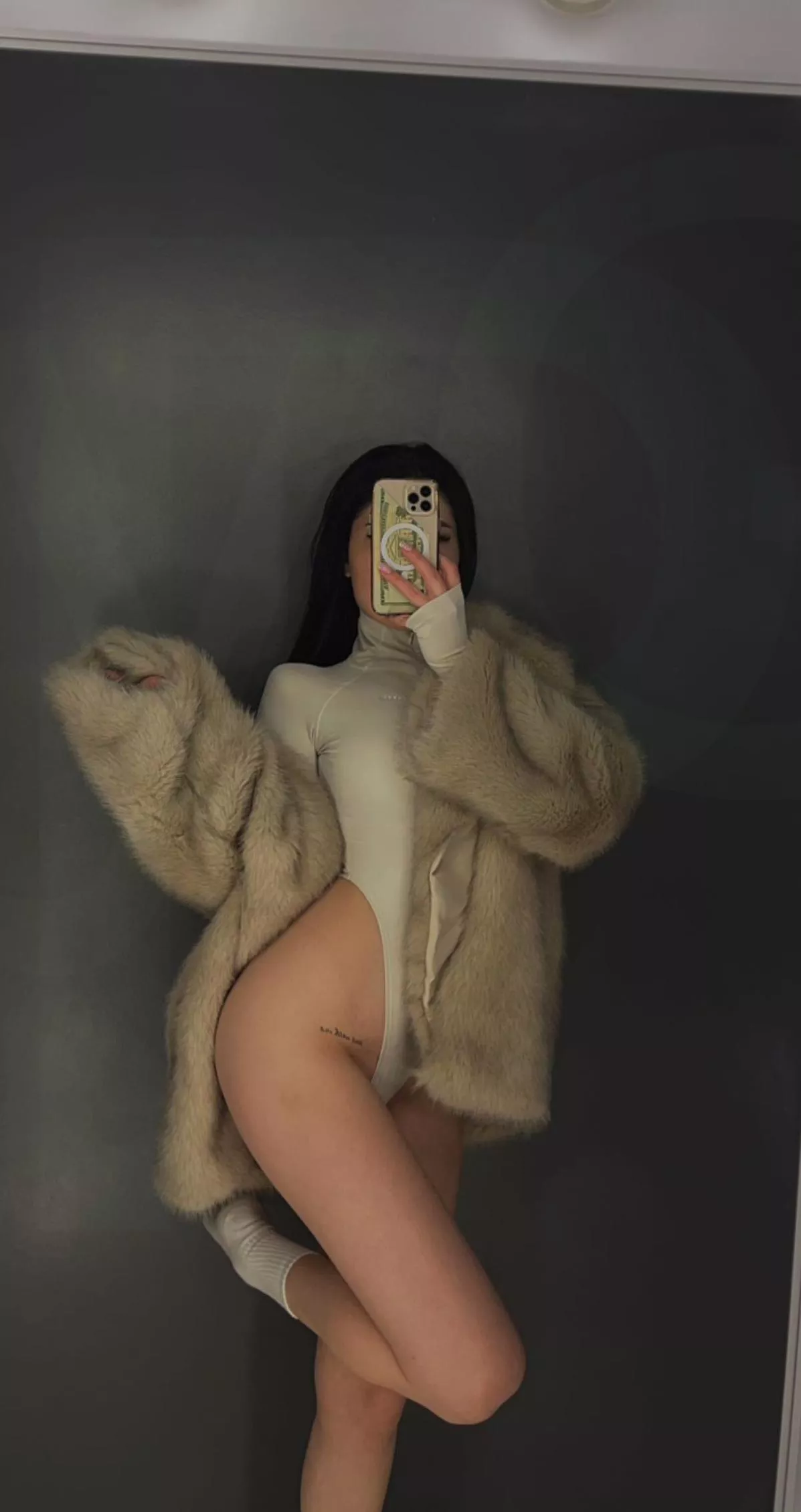 Girl in the mirror wants your big and hard d posted by pietgg