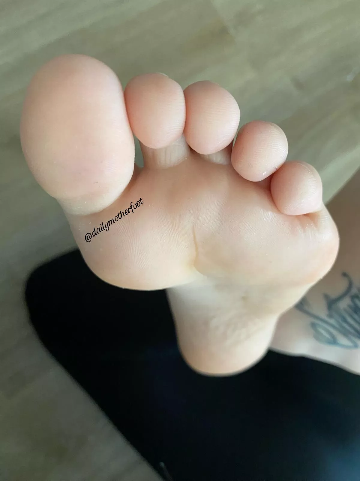 Hey 🙋‍♀️🫣 posted by DailyMotherFoot