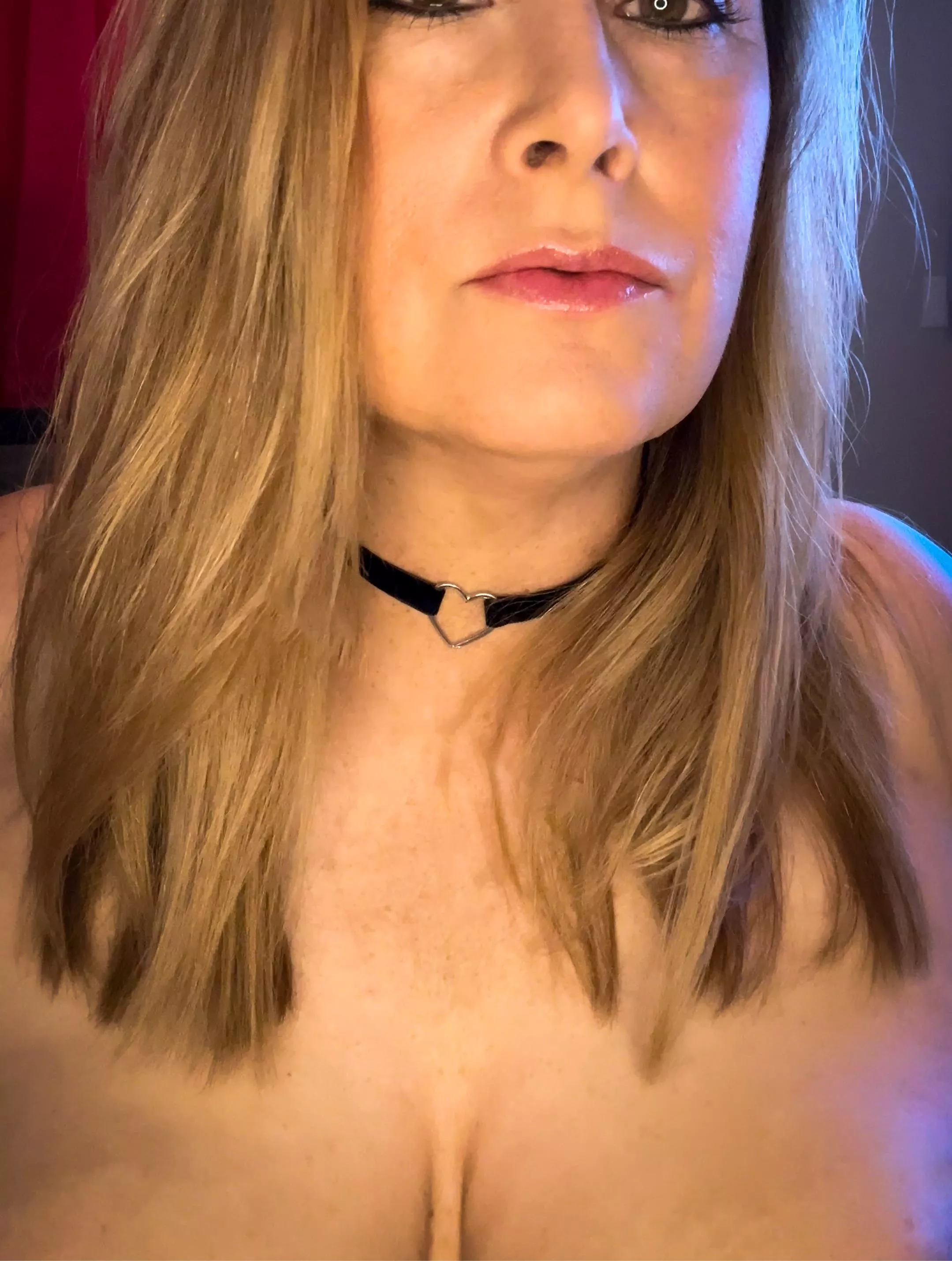 Hope you think I’m kinda pretty with decent cleavage… posted by Lady-Willow