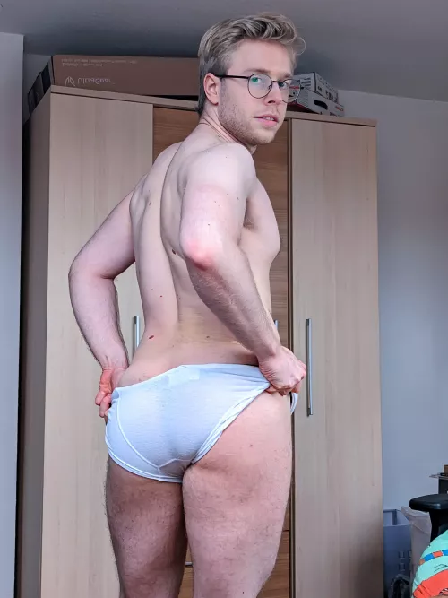 How is my back side? Thight boxers ;) by hanz_GORSKI