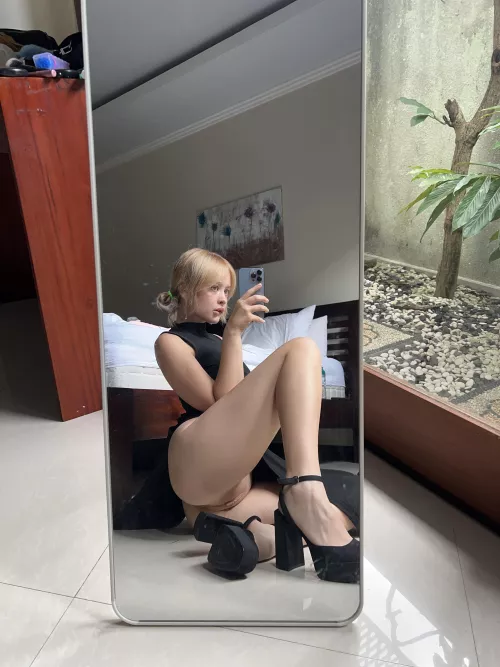 I can't control myself when I know you're looking at me😈 by fleamx