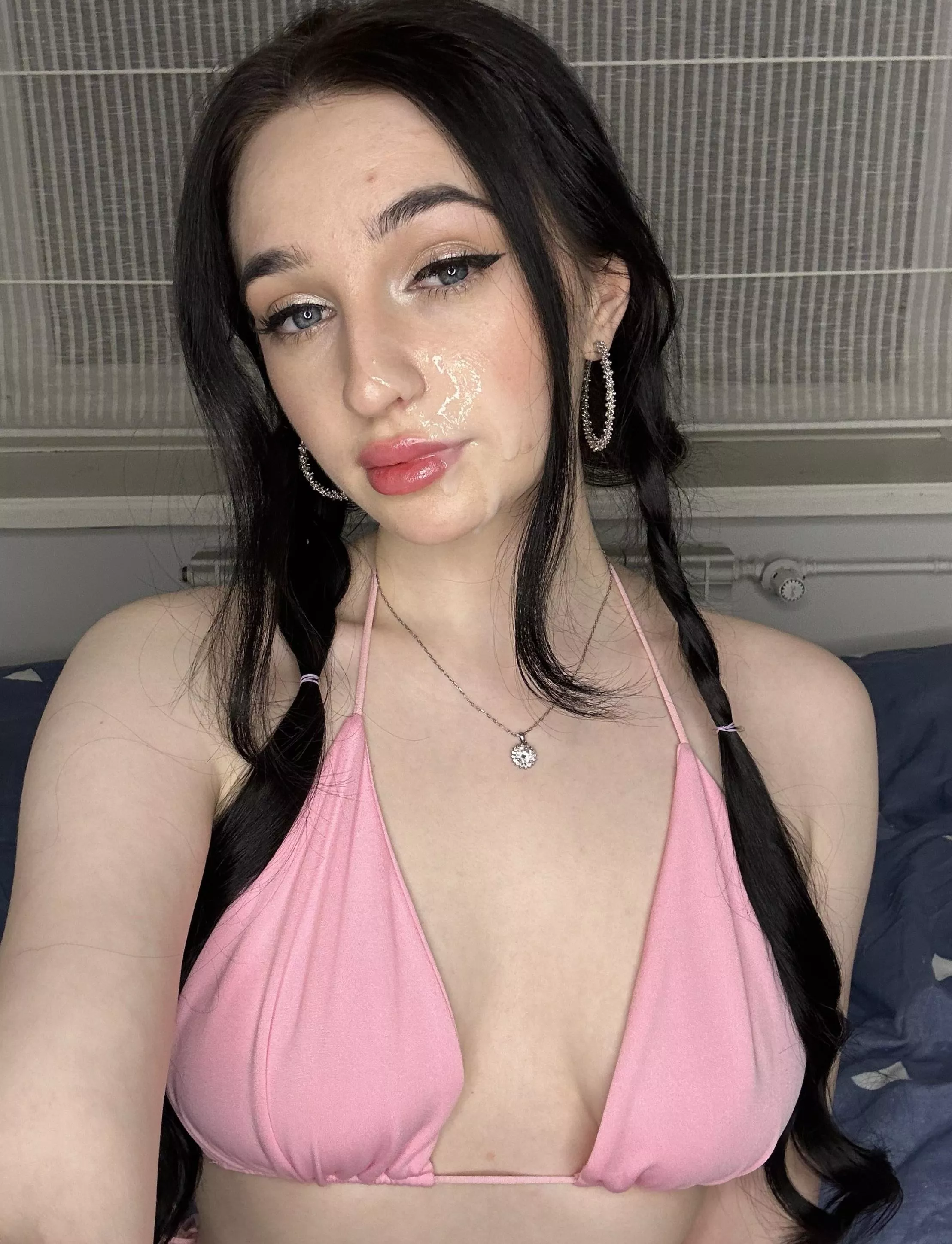 I like it when guys cum on my face posted by Shimmering_Girl