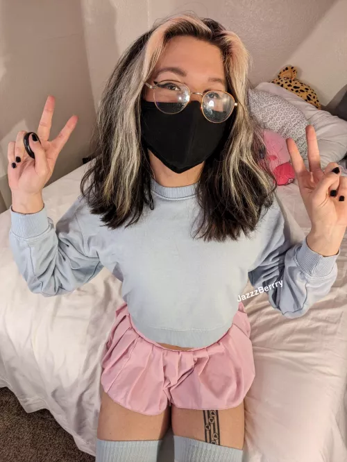 I look good in these colors by JazzzBerrry