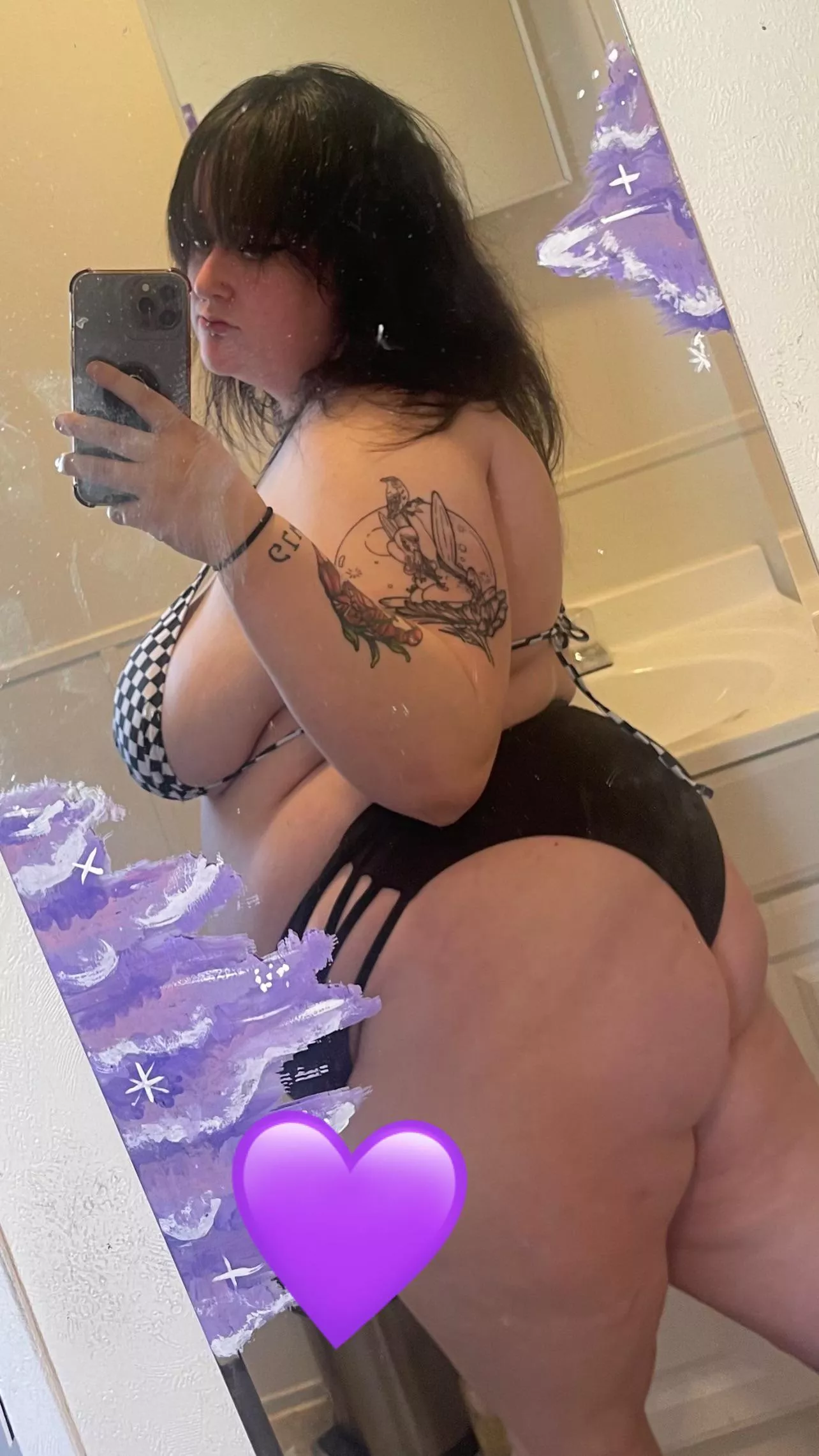 its too hot to wear clothes today😩 posted by ganjaqueen001