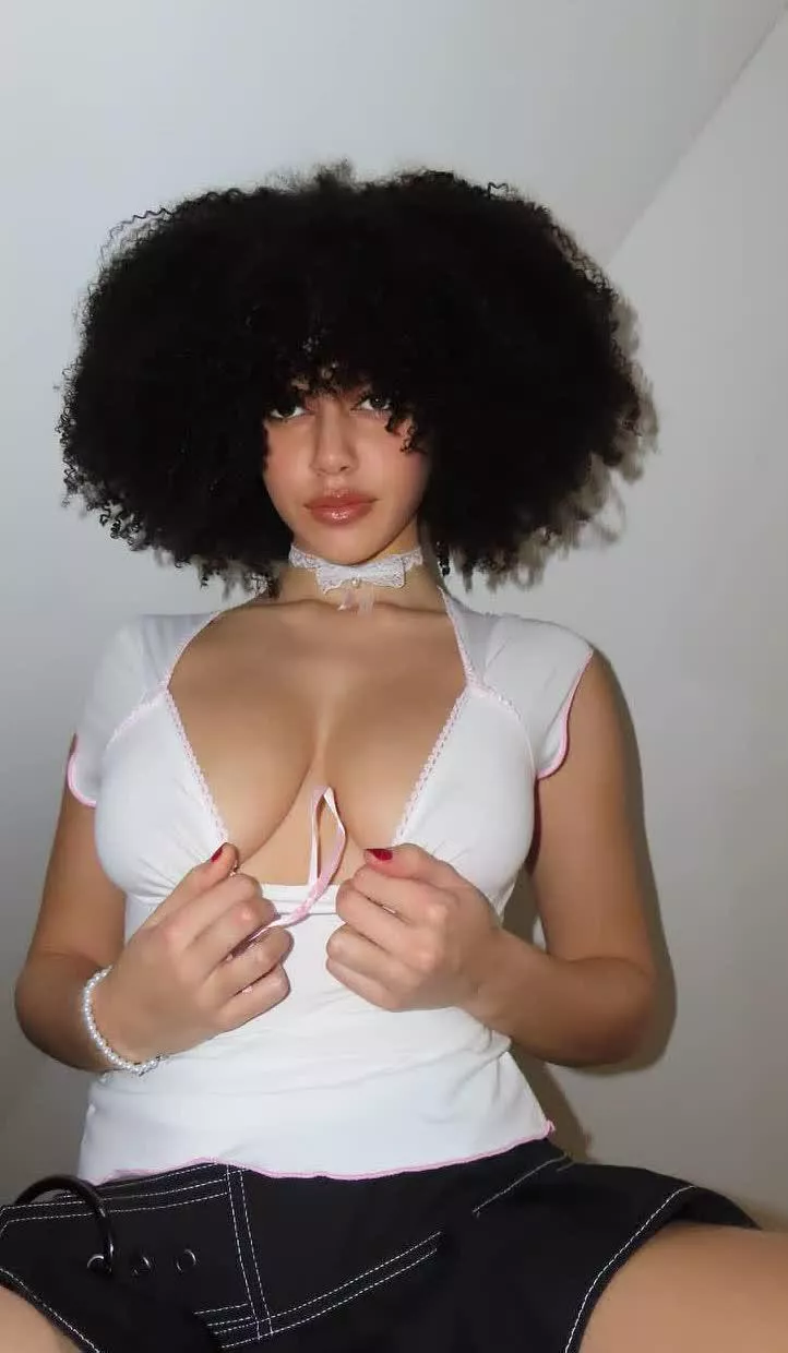 No panties under this skirt posted by Samiraxoxodarky