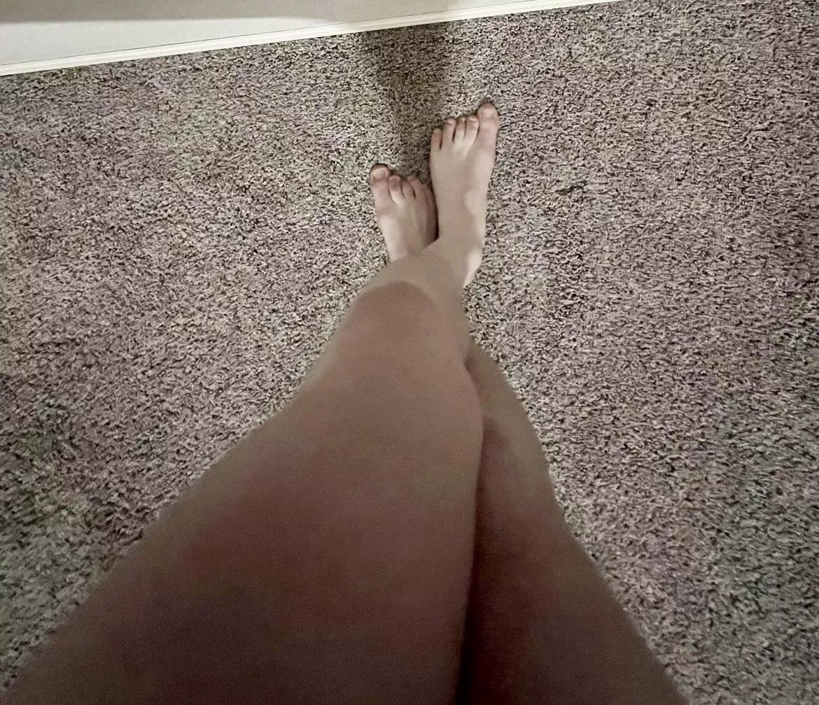 Paint my toes white?💦 posted by Andrewfromcali21