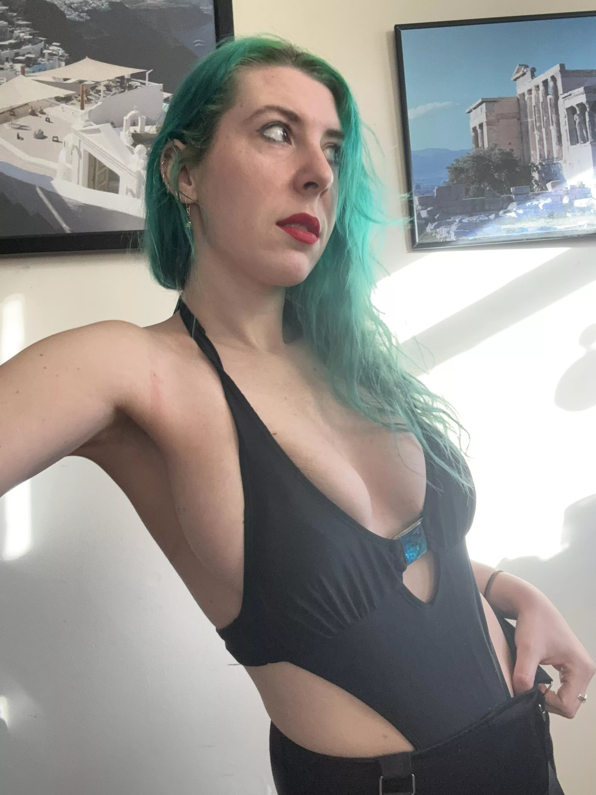 Sexy from the side posted by sirenskiss3