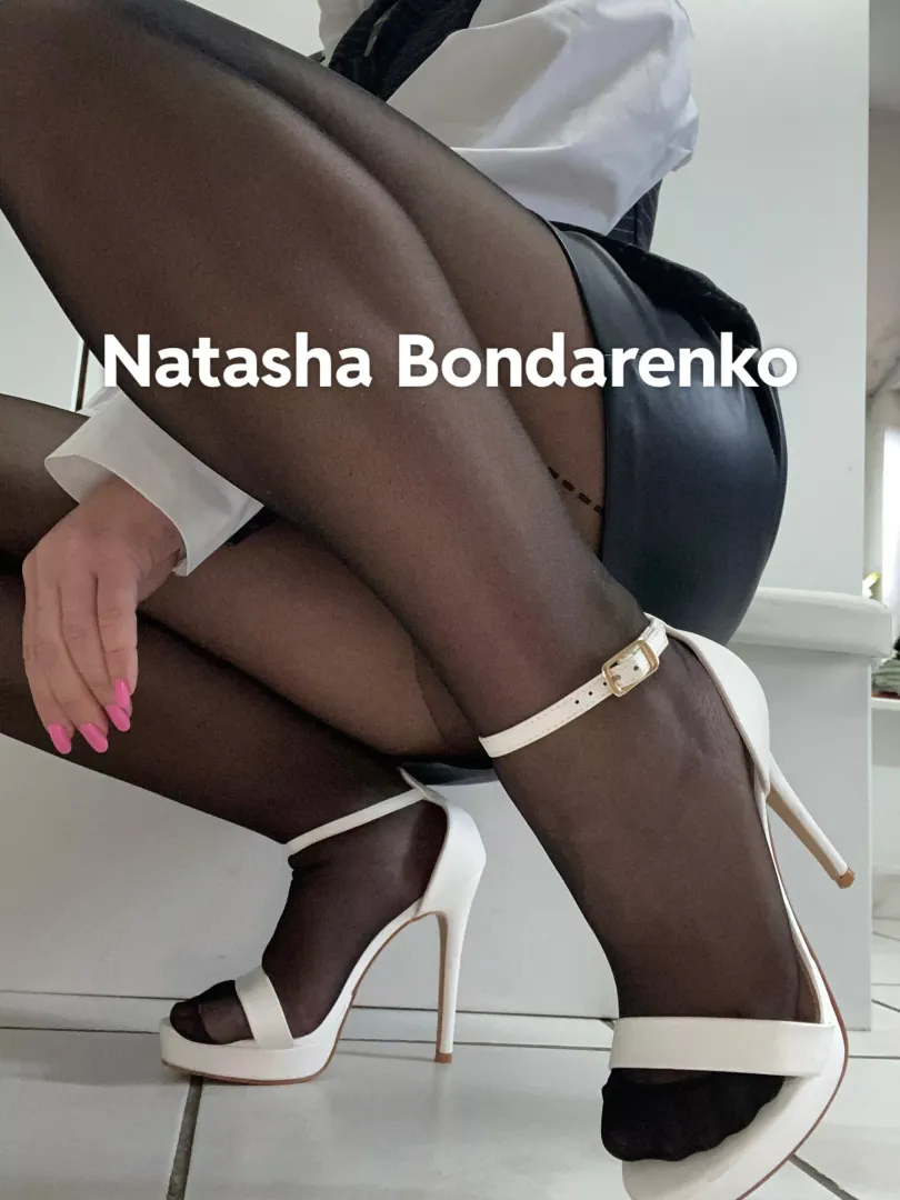 Sexy heels and leather skirt (f) posted by NatyBond_OF