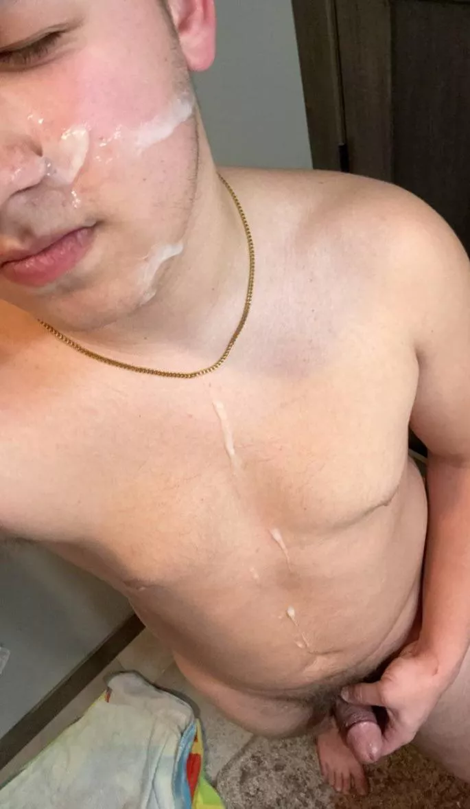 Shot a big load last night. Kinda liked it on my face… posted by Shakinbacon02