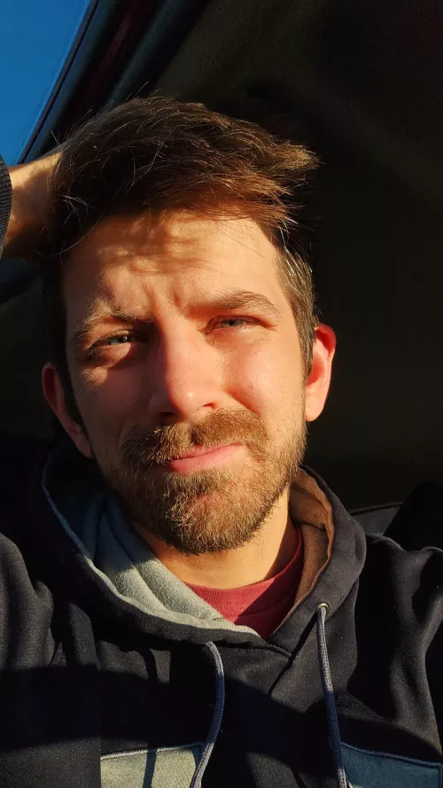 The sun's to bright someone come be my shade by Dziobaman