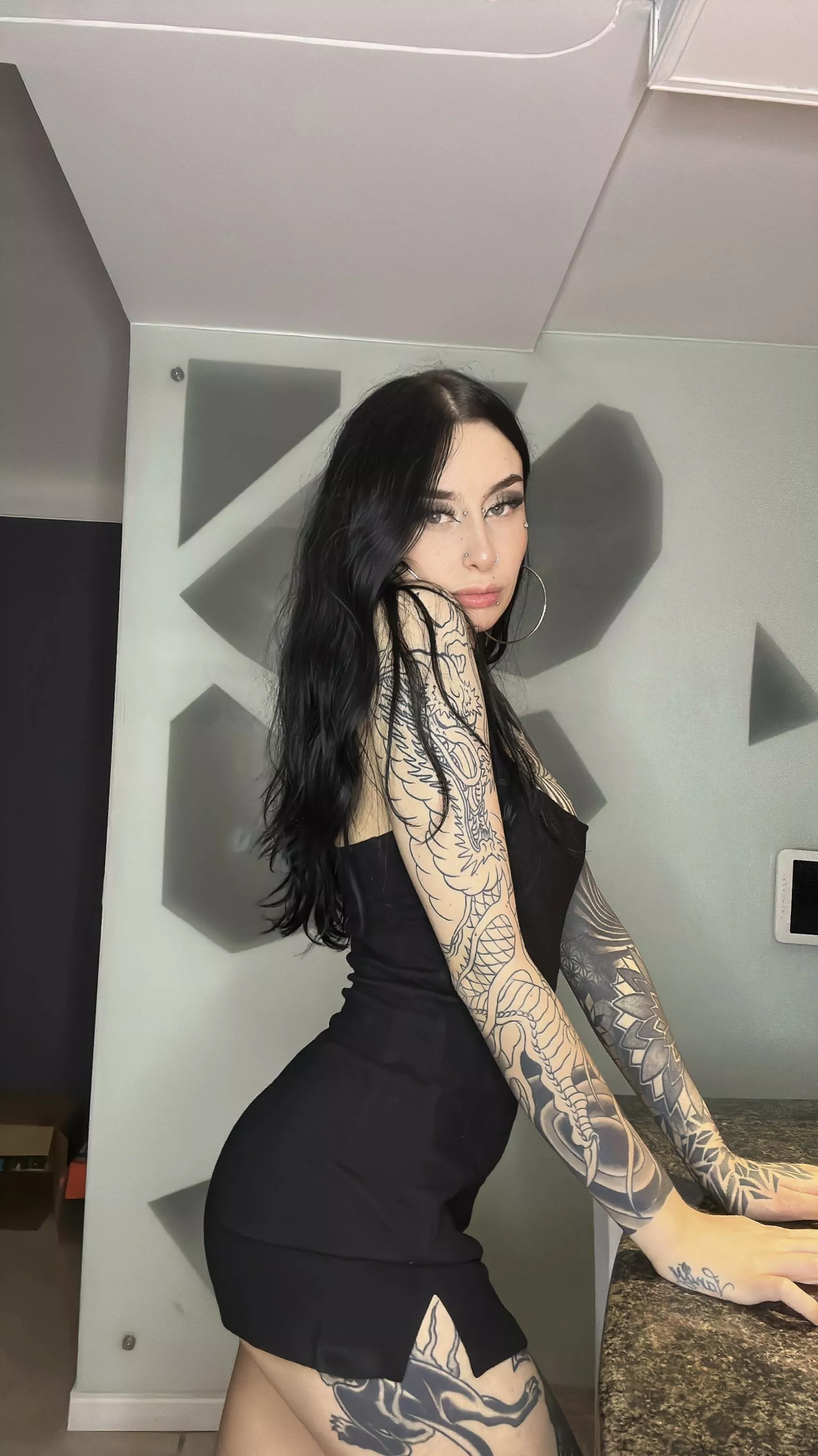 this dress looks really nice on me, doesn't it? posted by YogurtclosetNos