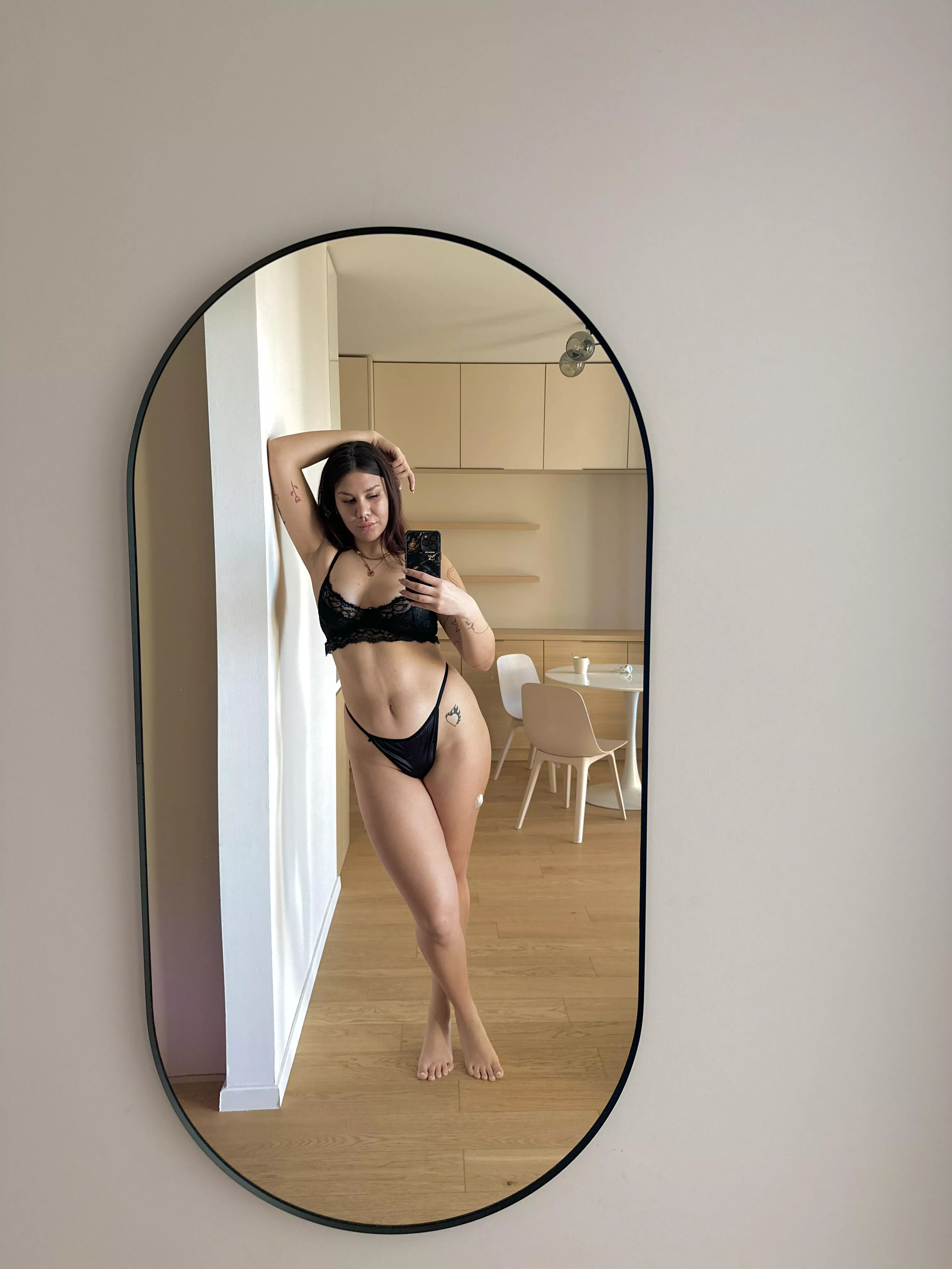 Waiting for you to text me on Onlyfans 🍑 🥵 posted by RavenNoirox