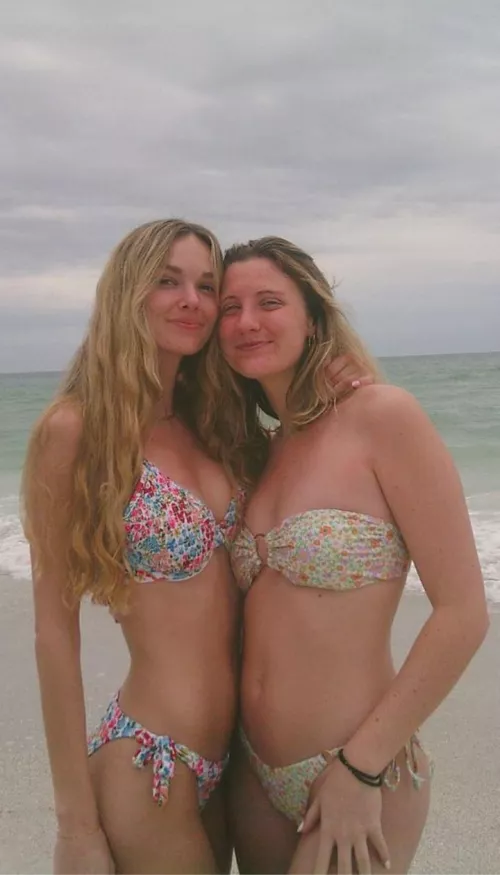 Which beach girl? by hitotou69