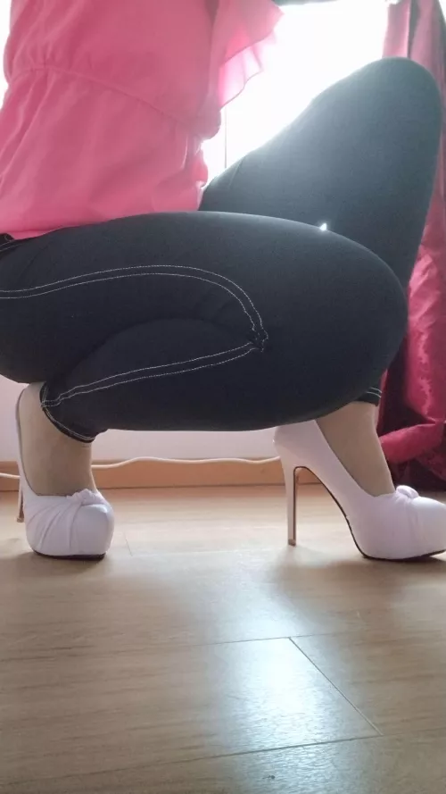 Working and getting the side eyes from men...🥰 by Mistress_MiseryXO