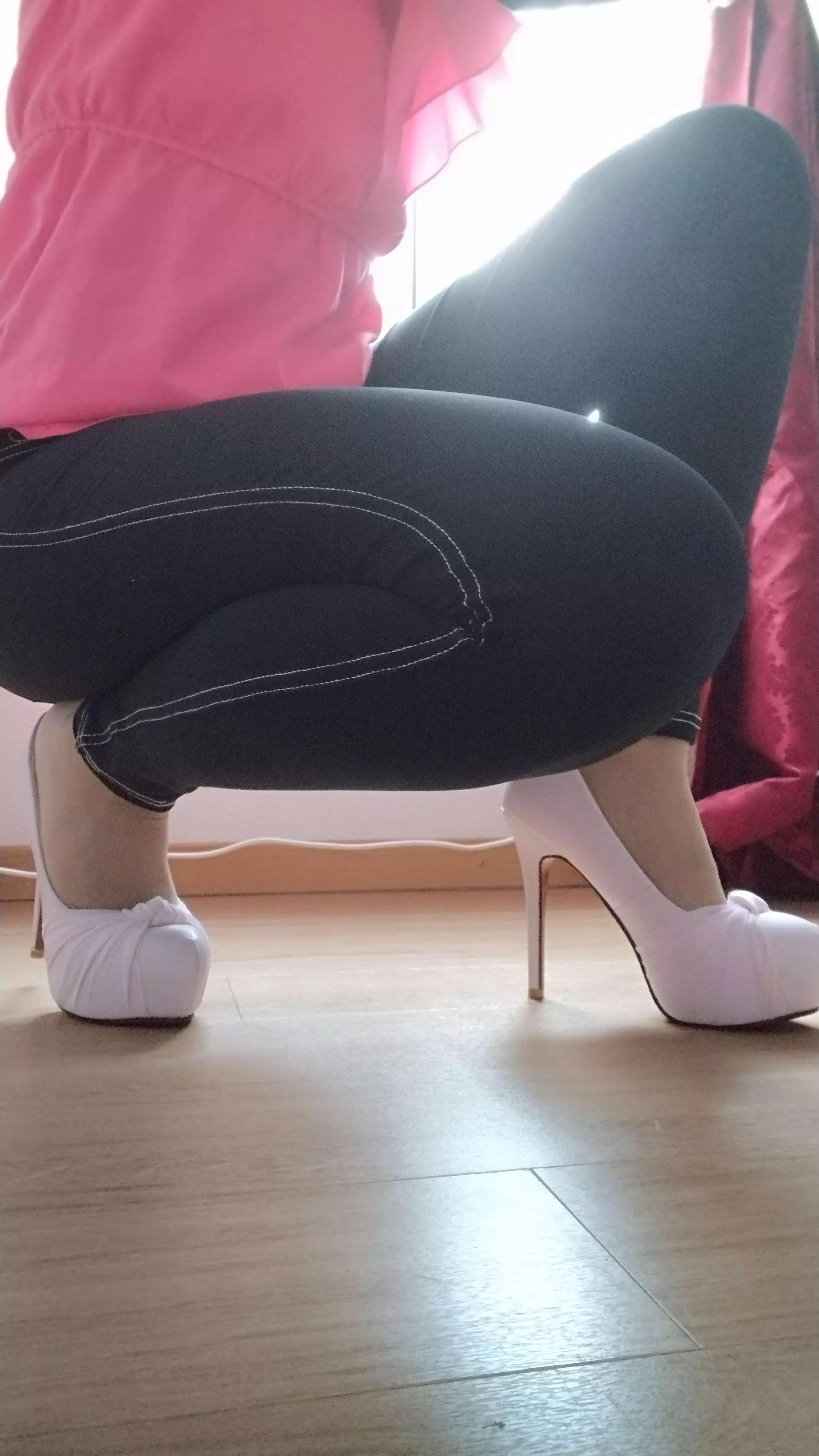 Working and getting the side eyes from men...🥰 posted by Mistress_MiseryXO