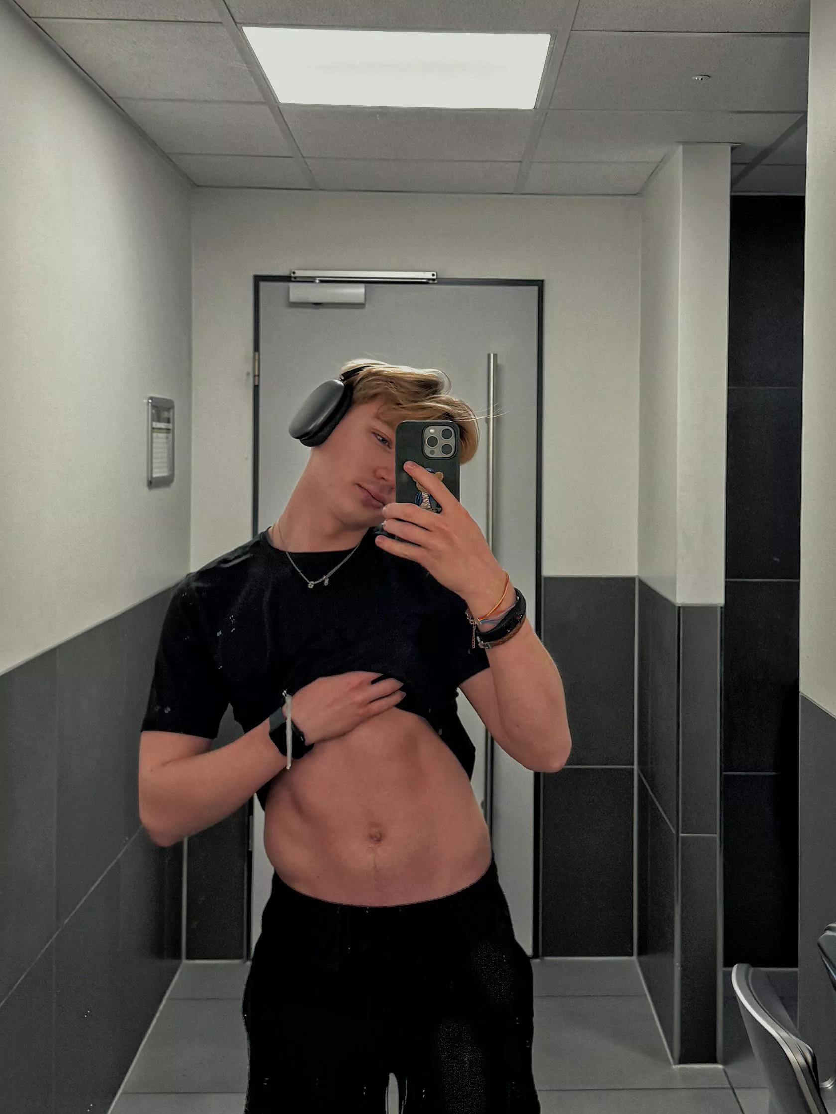 (21) gym with no gym buddy is just sad🥲 how yall doing?🔥😜 posted by Lower-Weakness-7218