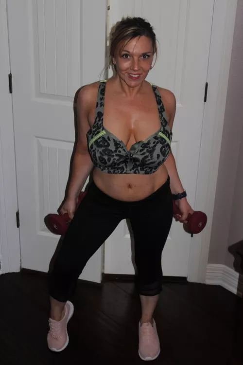 32 [F] workout gone wild by HotPepperMILF