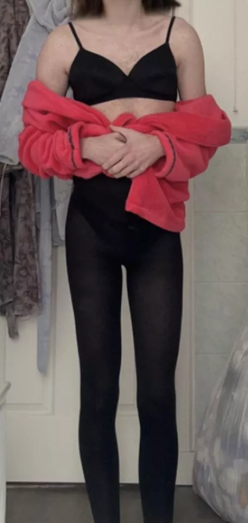 Anyone like leggy gurls? ❤️ by FemDestined