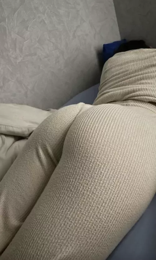 Anyone with big d wants to jerk to my gf nudes  by Matila18